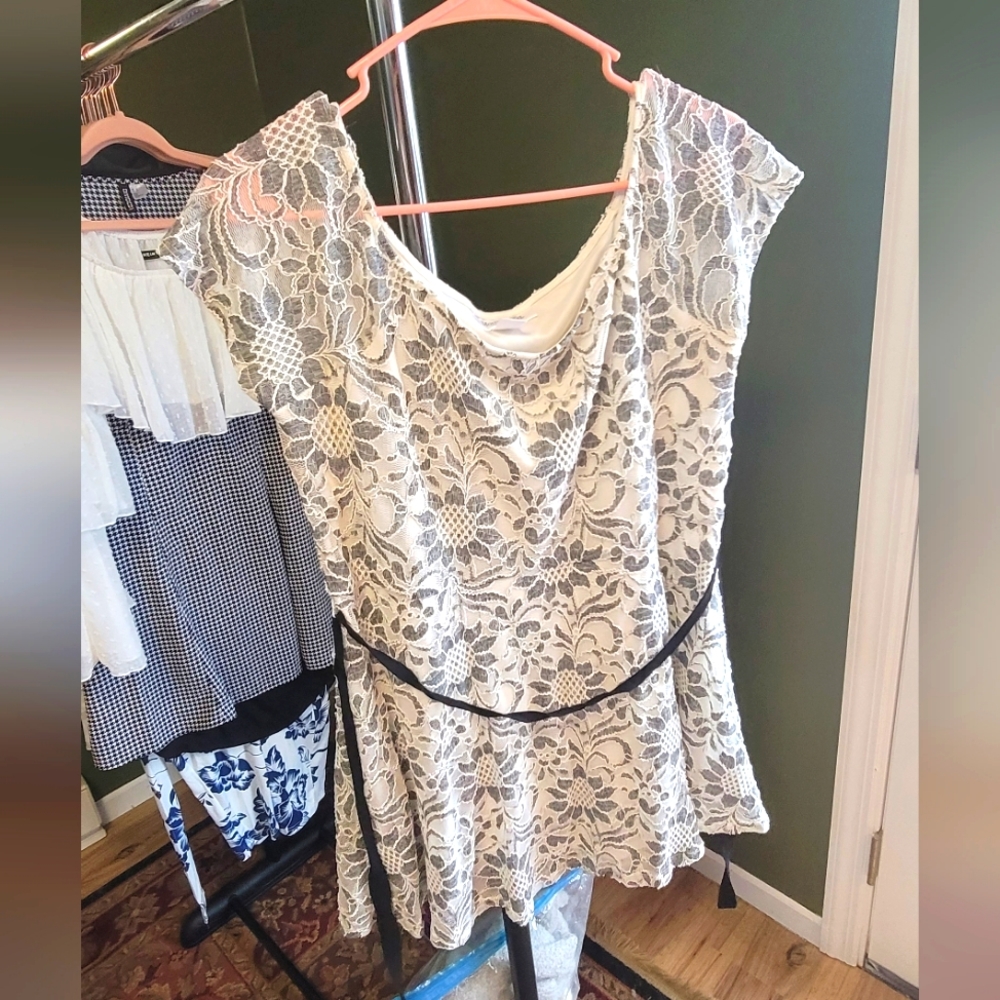 Motherhood Maternity Babydoll lace